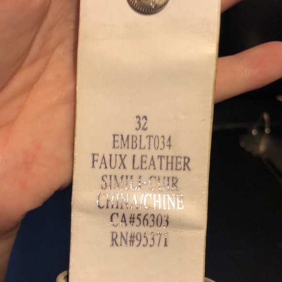 White faux leather interchangeable studded belt - Picture 7 of 8